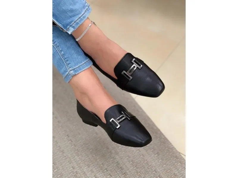 MOCASÍNDE PIEL CON ESTRIBO RAGAZZA R5216 CALZADOS ROLDAN EN COLOR NEGRO