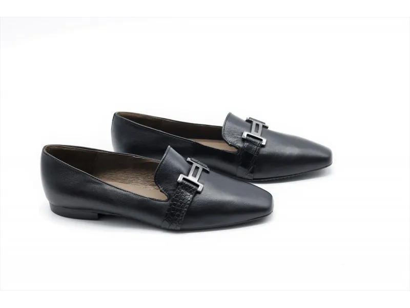 MOCASÍNDE PIEL CON ESTRIBO RAGAZZA R5216 CALZADOS ROLDAN EN COLOR NEGRO