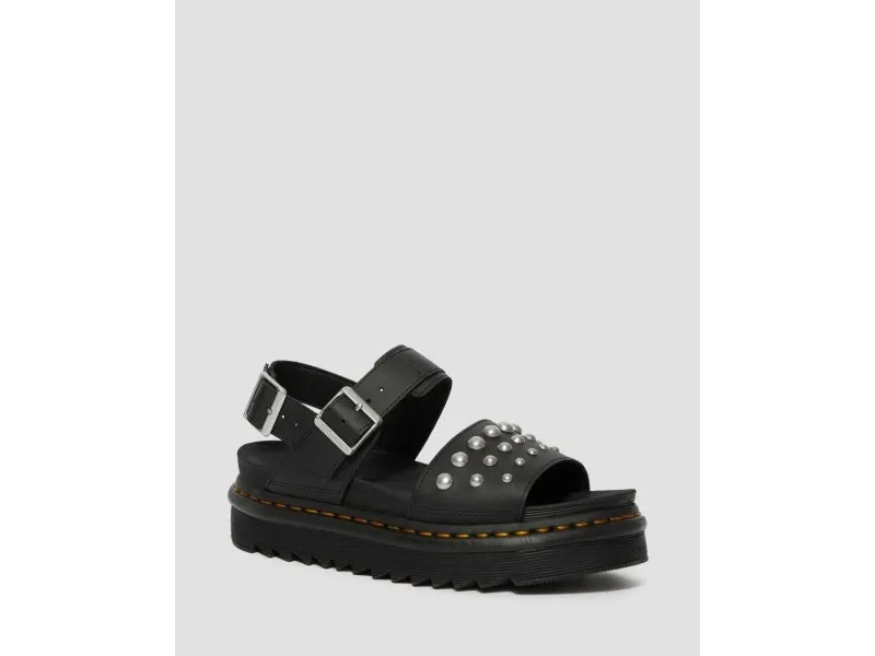 SANDALIA VOSS STUD HYDRO LEATHER 25454001 DR MARTENS EN COLOR NEGRO