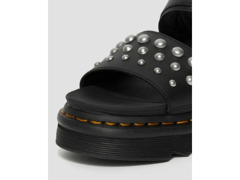 SANDALIA VOSS STUD HYDRO LEATHER 25454001 DR MARTENS EN COLOR NEGRO