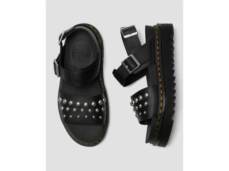 SANDALIA VOSS STUD HYDRO LEATHER 25454001 DR MARTENS EN COLOR NEGRO