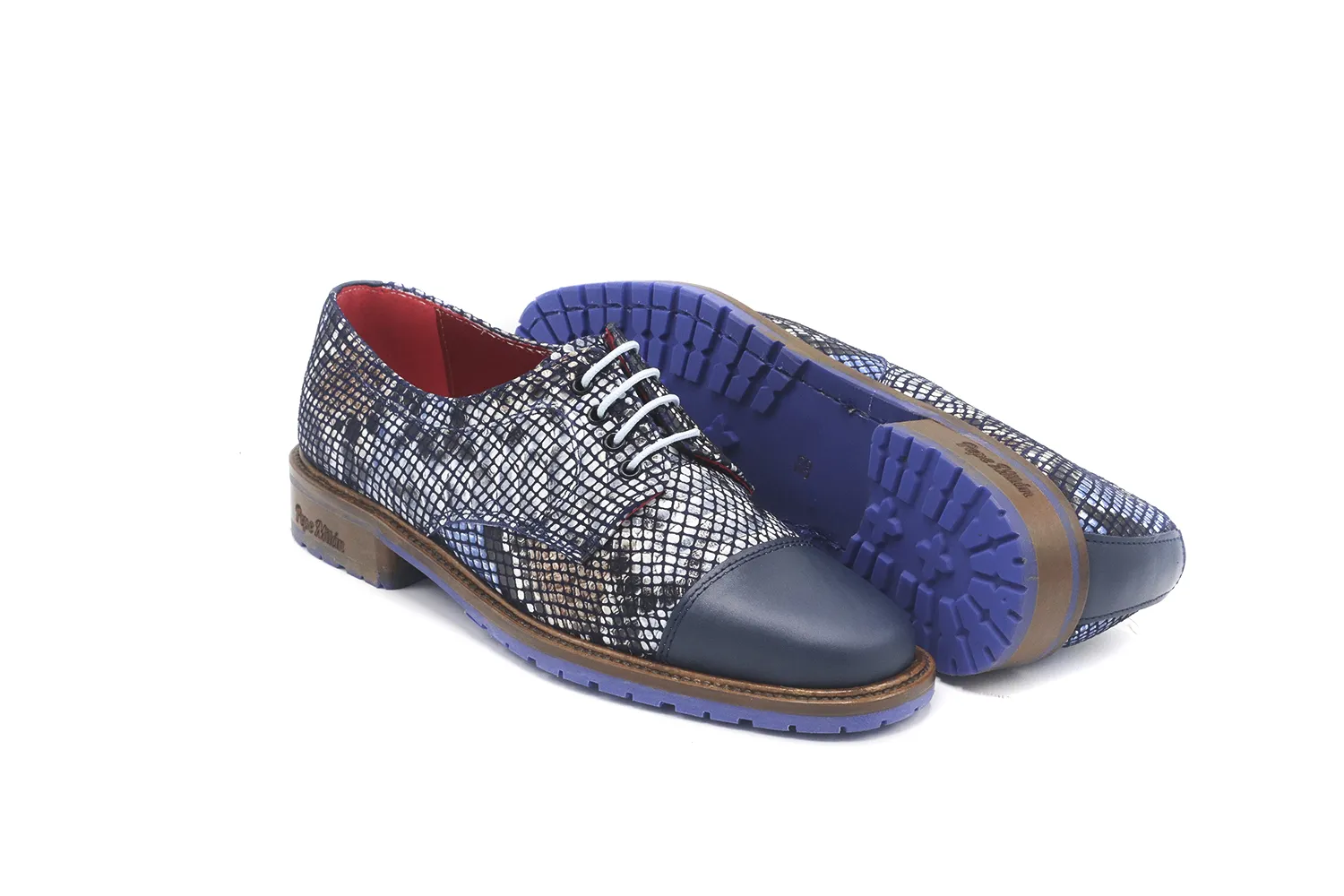 Zapato modelo Bronn, fabricado en Cobra Milan Marino Napa Azul Marino