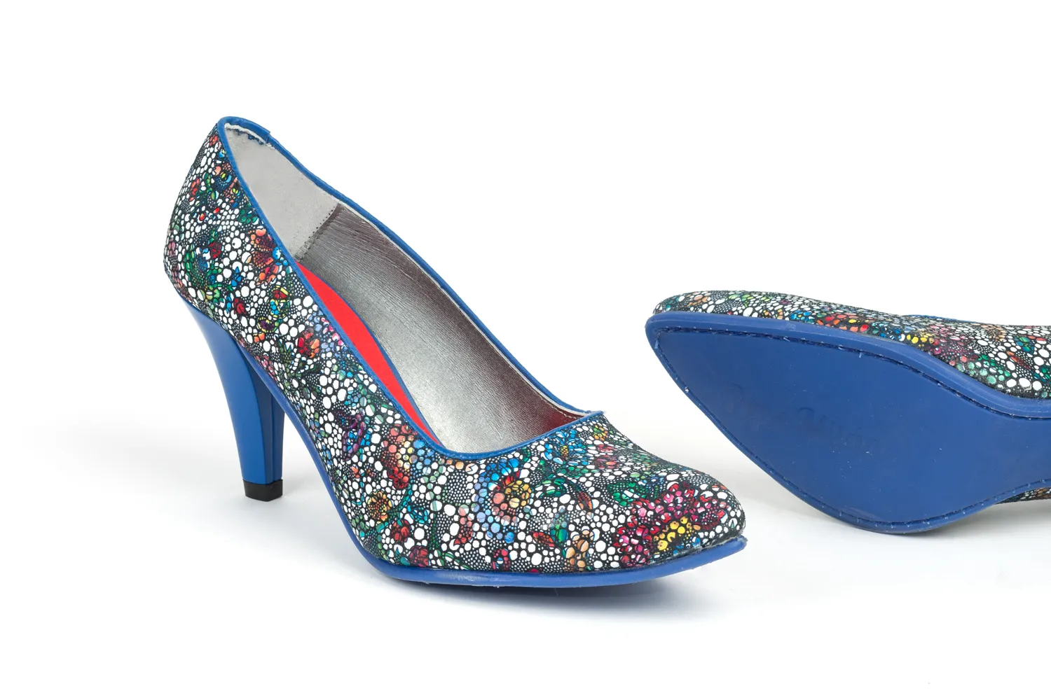 Zapato modelo Loverlia, fabricado en pure azul.